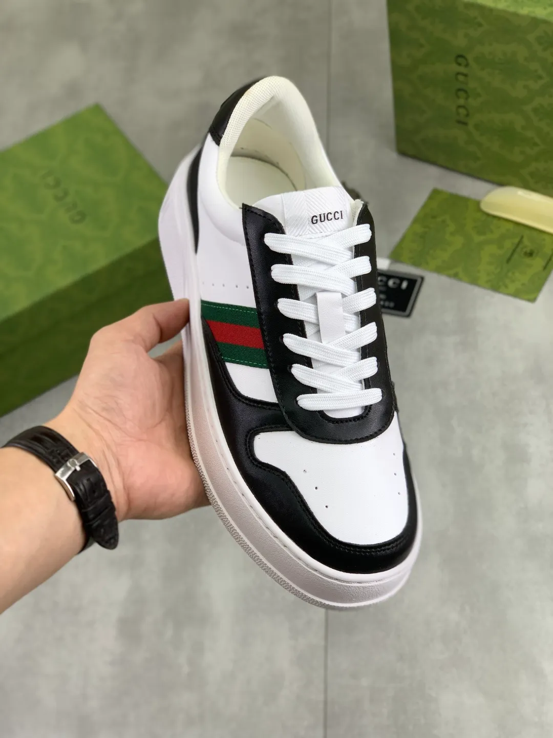 Men's shoes 💰P400💰【New model】 🆘 The latest model from Gucci official website 🎁 Classic casual and fashionable men's shoes 👟 Hot model 💥 Simple and elegant style, exclusive for trendy men. Unique latest brand elements from the official website 👑 Original Gucci decoration, fashionable and generous, made of original soft calfskin fabric ➕ Comfortable soft pigskin lining ✅Wear-resistant rubber outsole specified on the official website_Full elasticity, classic model taken in real life🎬Color: 5️⃣colors available😍Number: 38-44 (45 46 customized)